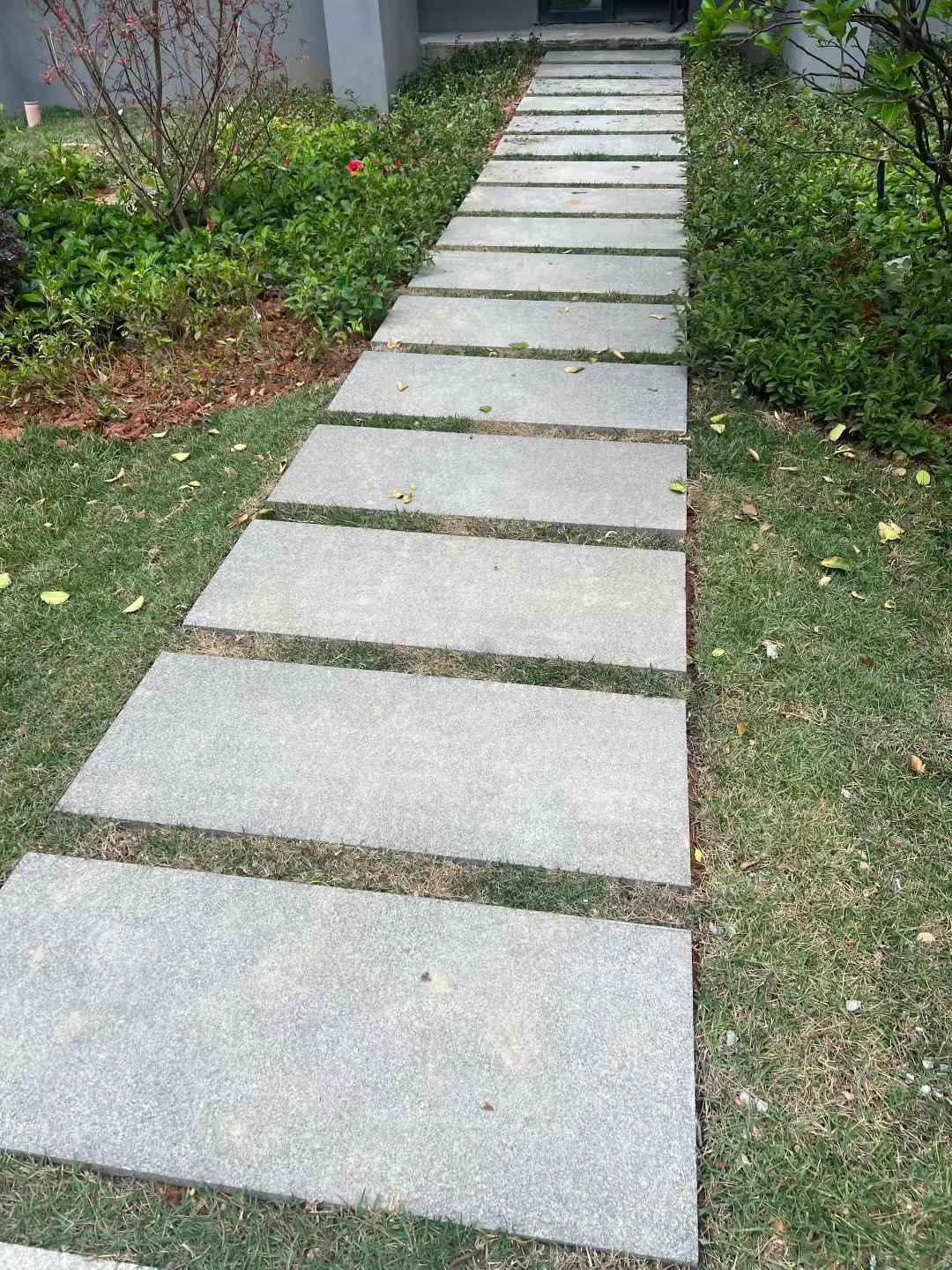 哈尔滨 芝麻黑小区踏步、汀步石铺装效果