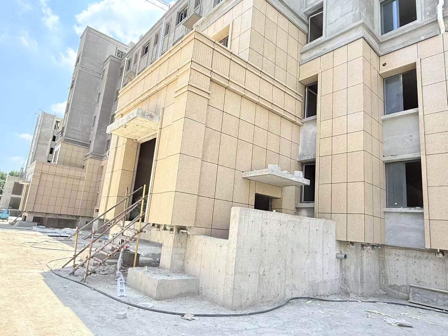 哈尔滨 黄金麻干挂，工地实拍