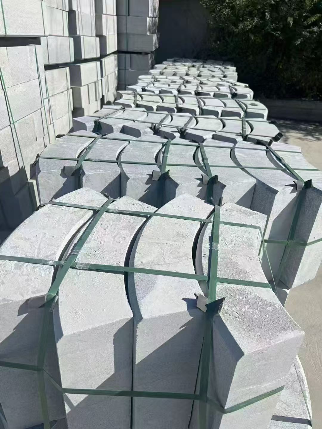 哈尔滨 芝麻灰弧形路沿石