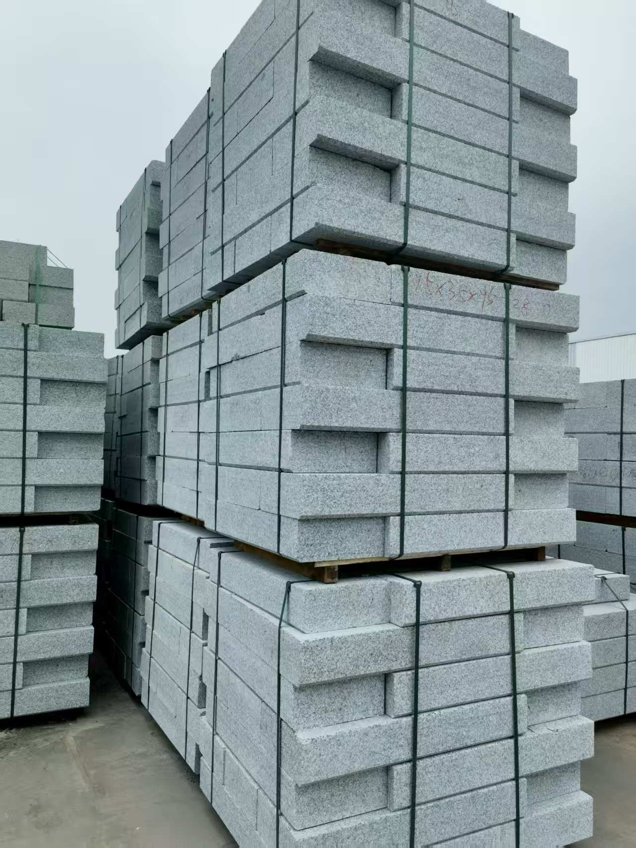 哈尔滨 路沿石，板板正正的路沿石