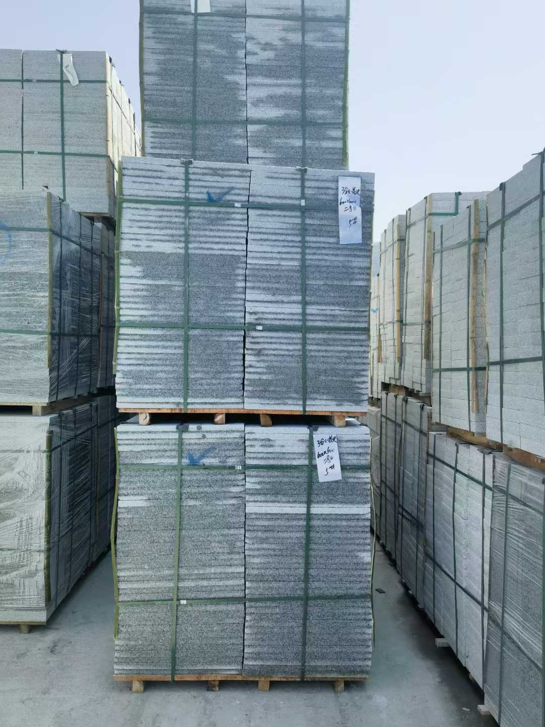 哈尔滨芝麻白地铺成品